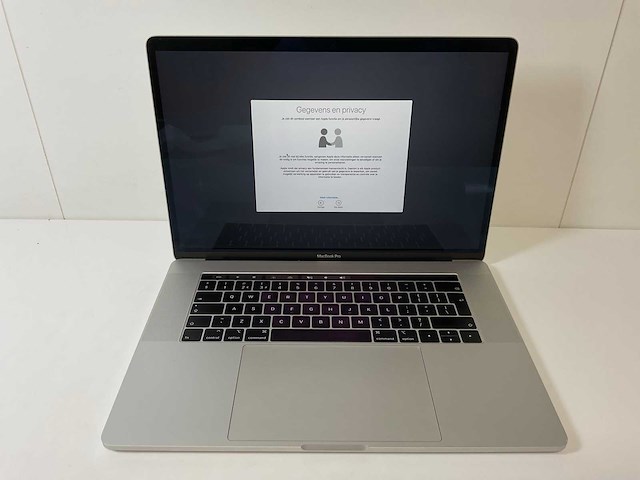 Apple macbook pro 15.4”, core(tm) i7 8th gen, 16 gb ram, 1 tb nvme, amd radeon pro 555x 4 gb laptop - afbeelding 1 van  7