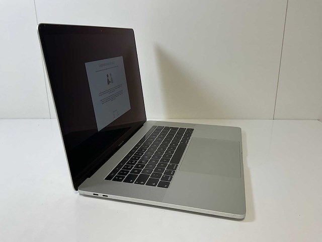 Apple macbook pro 15.4”, core(tm) i7 8th gen, 16 gb ram, 1 tb nvme, amd radeon pro 555x 4 gb laptop - afbeelding 2 van  7