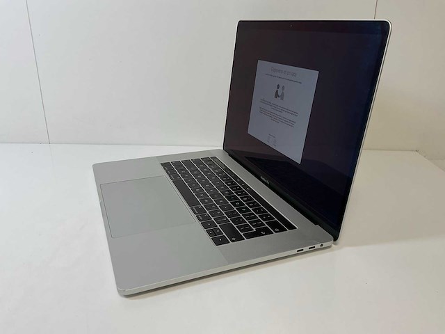 Apple macbook pro 15.4”, core(tm) i7 8th gen, 16 gb ram, 1 tb nvme, amd radeon pro 555x 4 gb laptop - afbeelding 3 van  7