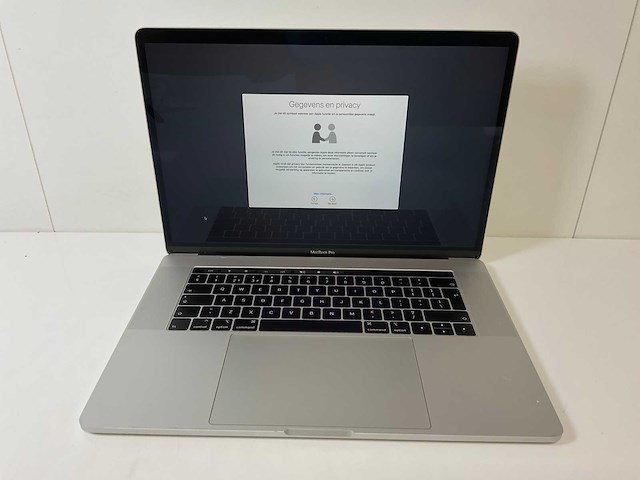 Apple macbook pro 15.4”, core(tm) i7 8th gen, 16 gb ram, 1 tb nvme, amd radeon pro 555x 4 gb laptop - afbeelding 1 van  7