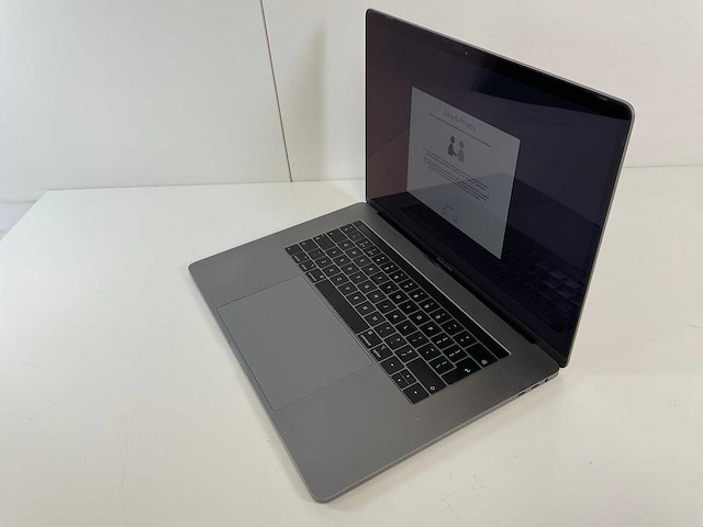 Apple macbook pro 15.4”, core(tm) i7 8th gen, 16 gb ram, 256 gb nvme, amd radeon pro 555x 4 gb laptop - afbeelding 3 van  7