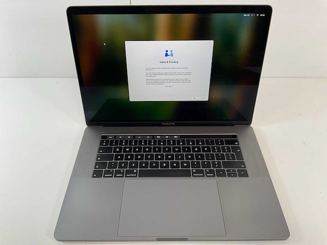 Apple macbook pro 15.4”, core(tm) i7 8th gen, 16 gb ram, 256 gb nvme, amd radeon pro 555x 4 gb laptop - afbeelding 1 van  7
