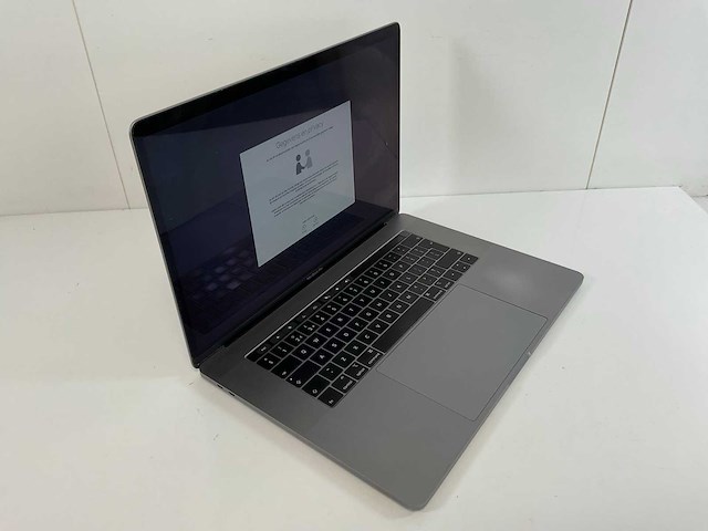 Apple macbook pro 15.4”, core(tm) i7 8th gen, 16 gb ram, 500 gb nvme, amd radeon rx 560x 4 gb laptop - afbeelding 1 van  2