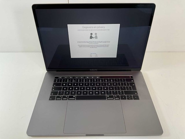 Apple macbook pro 15.4”, core(tm) i7 8th gen, 32 gb ram, 1 tb nvme, amd radeon pro 555x 4 gb laptop - afbeelding 1 van  4