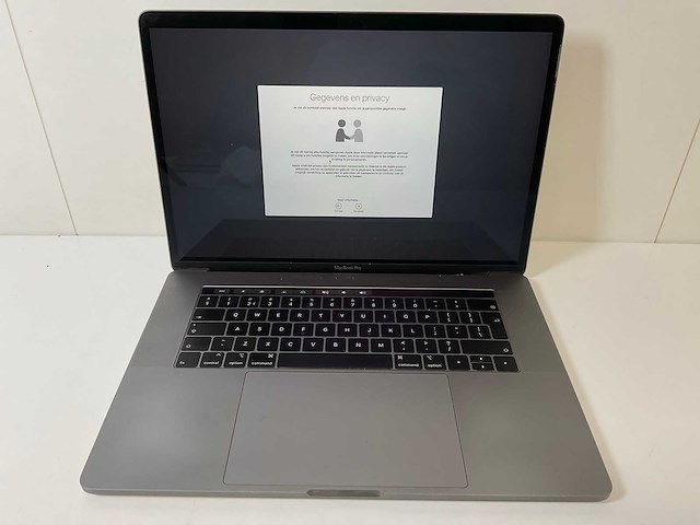 Apple macbook pro 15.4”, core(tm) i7 8th gen, 32 gb ram, 1 tb nvme, amd radeon pro 560x 4 gb laptop - afbeelding 1 van  7