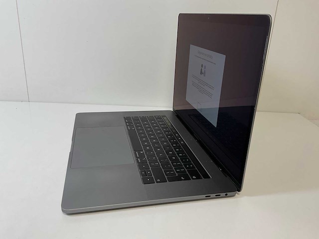 Apple macbook pro 15.4”, core(tm) i7 8th gen, 32 gb ram, 1 tb nvme, amd radeon pro 560x 4 gb laptop - afbeelding 3 van  7