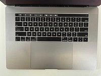Apple macbook pro 15,4”, core(tm) i7 8th gen, 32 gb ram, 250 gb nvme, amd radeon pro 4 gb 560x laptop - afbeelding 4 van  7