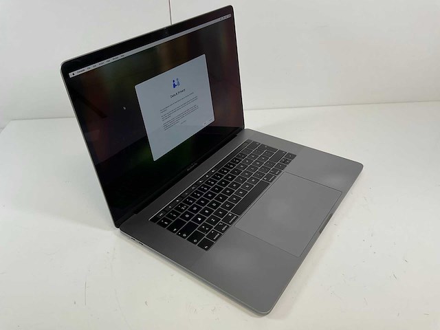 Apple macbook pro 15.4”, core(tm) i7 8th gen, 32 gb ram, 256 gb nvme, amd radeon pro 555x 4 gb laptop - afbeelding 2 van  7