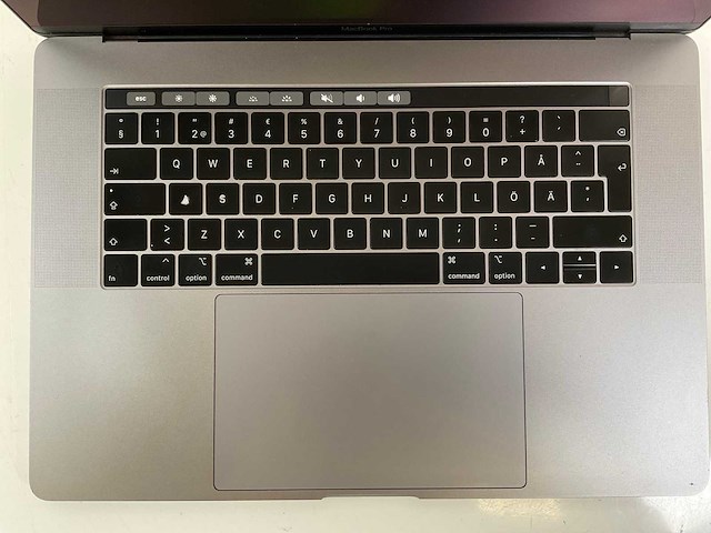 Apple macbook pro 15.4”, core(tm) i7 8th gen, 32 gb ram, 256 gb nvme, amd radeon pro 555x 4 gb laptop - afbeelding 4 van  7