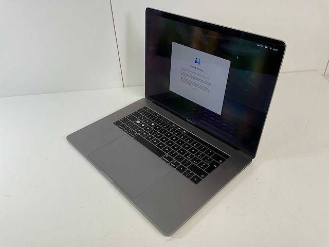 Apple macbook pro 15.4”, core(tm) i7 8th gen, 32 gb ram, 256 gb nvme, amd radeon pro 555x 4 gb laptop - afbeelding 3 van  8