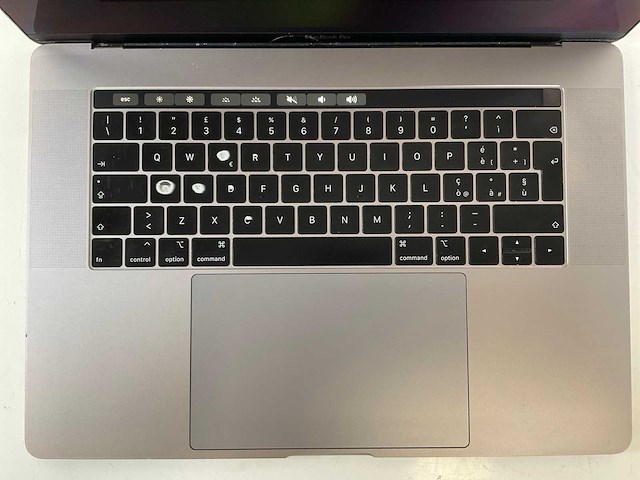 Apple macbook pro 15.4”, core(tm) i7 8th gen, 32 gb ram, 256 gb nvme, amd radeon pro 555x 4 gb laptop - afbeelding 4 van  8