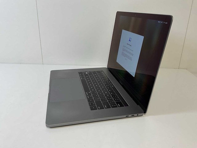 Apple macbook pro 15.4”, core(tm) i7 8th gen, 32 gb ram, 256 gb nvme, amd radeon pro 555x 4gb laptop - afbeelding 3 van  7