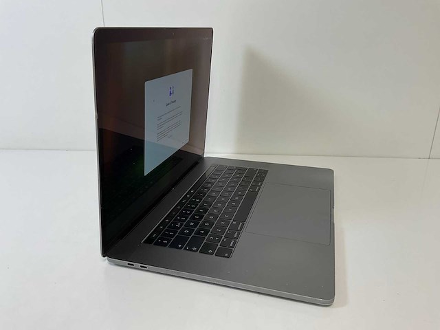 Apple macbook pro 15.4”, core(tm) i7 8th gen, 32 gb ram, 256 gb nvme, amd radeon pro 555x 4gb laptop - afbeelding 2 van  7