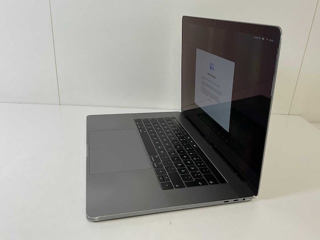 Apple macbook pro 15.4”, core(tm) i7 8th gen, 32 gb ram, 256 gb nvme, amd radeon pro 555x 4gb laptop - afbeelding 3 van  7
