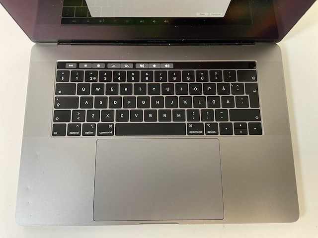 Apple macbook pro 15.4”, core(tm) i7 8th gen, 32 gb ram, 256 gb nvme, amd radeon pro 555x 4gb laptop - afbeelding 4 van  7
