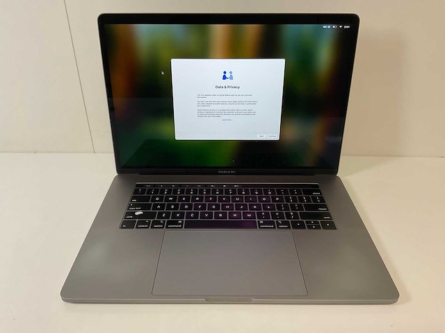 Apple macbook pro 15.4”, core(tm) i7 8th gen, 32 gb ram, 256 gb nvme, amd radeon pro 555x 4gb laptop - afbeelding 1 van  3
