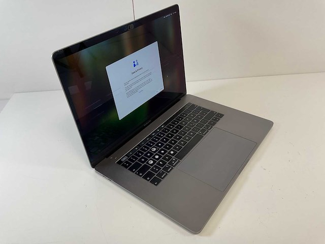 Apple macbook pro 15.4”, core(tm) i7 8th gen, 32 gb ram, 256 gb nvme laptop - afbeelding 2 van  7
