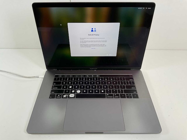 Apple macbook pro 15.4”, core(tm) i7 8th gen, 32 gb ram, 256 gb nvme laptop - afbeelding 1 van  7