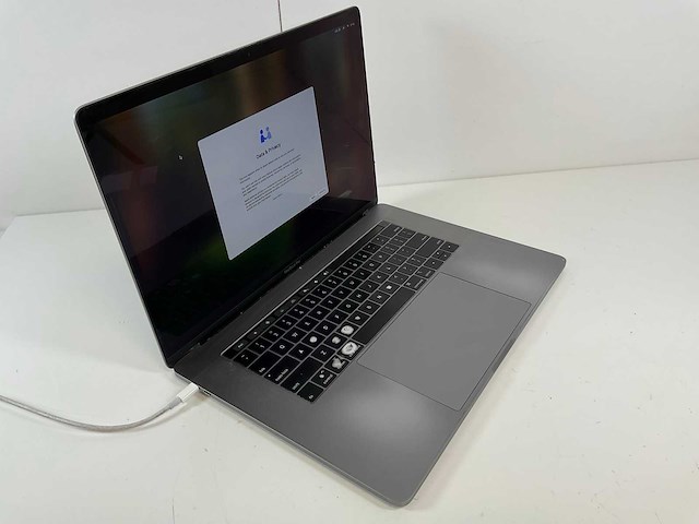 Apple macbook pro 15.4”, core(tm) i7 8th gen, 32 gb ram, 256 gb nvme laptop - afbeelding 2 van  7