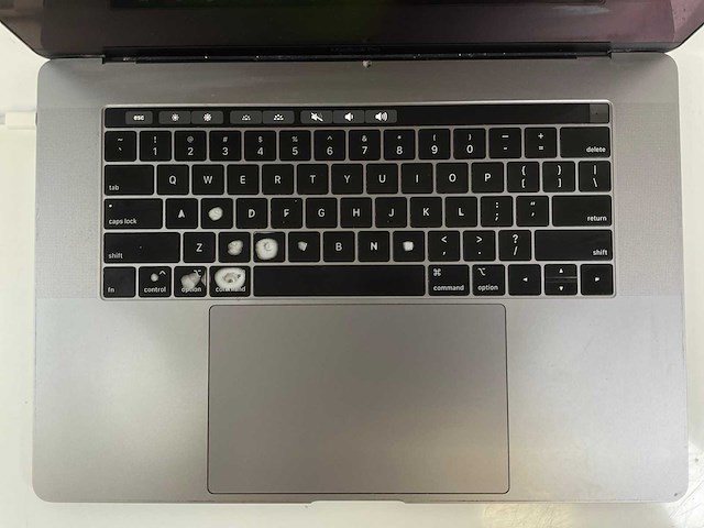 Apple macbook pro 15.4”, core(tm) i7 8th gen, 32 gb ram, 256 gb nvme laptop - afbeelding 4 van  7
