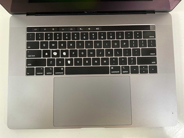 Apple macbook pro 15.4”, core(tm) i7 8th gen, 32 gb ram, 256 gb nvme laptop - afbeelding 4 van  7