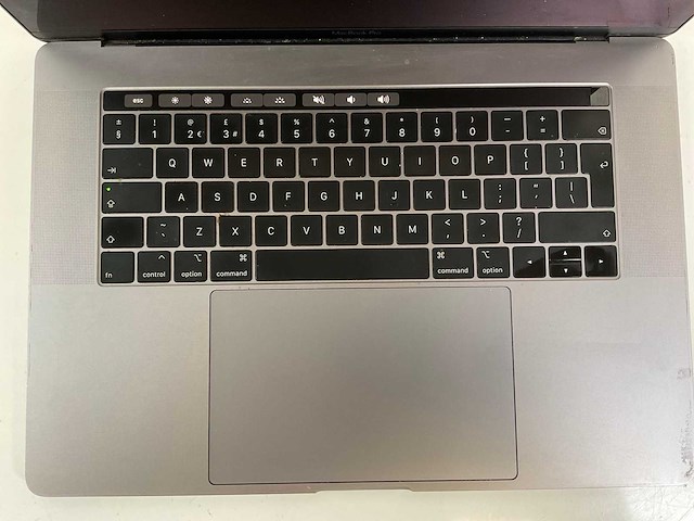Apple macbook pro 15.4”, core(tm) i7 8th gen, 32 gb ram, 256 gb nvme laptop - afbeelding 4 van  7
