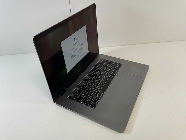 Apple macbook pro 15.4”, core(tm) i7 8th gen, 32 gb ram, 256 gb nvme laptop - afbeelding 1 van  3