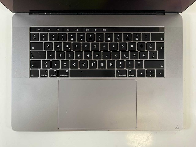 Apple macbook pro 15.4”, core(tm) i7 8th gen, 32 gb ram, 256 gb nvme laptop - afbeelding 2 van  3