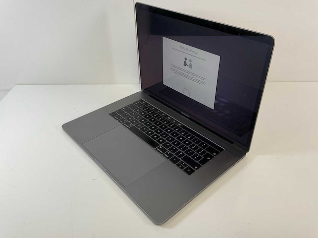 Apple macbook pro 15.4”, core(tm) i7 8th gen, 32 gb ram, 500 gb nvme, amd pro 560x 4 gb laptop - afbeelding 2 van  6