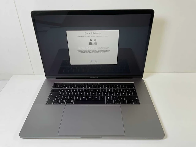 Apple macbook pro 15.4”, core(tm) i7 9th gen, 16 gb ram, 1 tb nvme, amd radeon rx pro 555x 4gb laptop - afbeelding 1 van  7