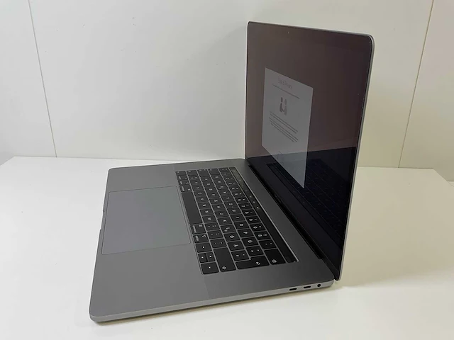 Apple macbook pro 15.4”, core(tm) i7 9th gen, 16 gb ram, 1 tb nvme, amd radeon rx pro 555x 4gb laptop - afbeelding 3 van  7