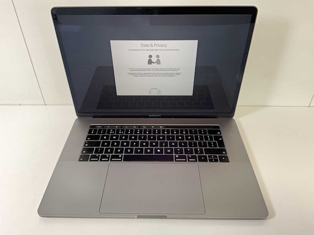 Apple macbook pro 15.4”, core(tm) i7 9th gen, 16 gb ram, 251 gb nvme, amd radeon rx pro 555x 4 gb laptop - afbeelding 1 van  8