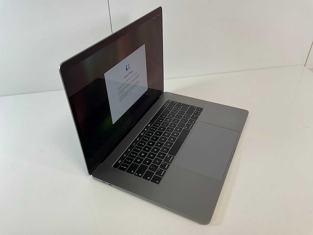 Apple macbook pro 15.4”, core(tm) i7 9th gen, 16 gb ram, 256 gb nvme, amd radeon pro 555x 4 gb laptop - afbeelding 2 van  7