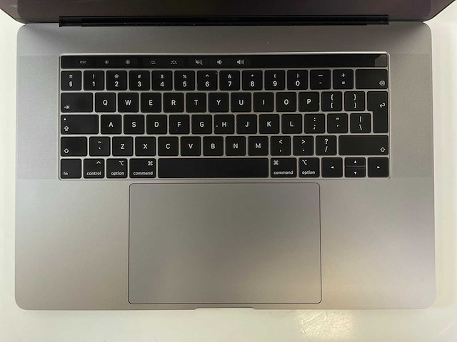 Apple macbook pro 15.4”, core(tm) i7 9th gen, 16 gb ram, 256 gb nvme, amd radeon pro 555x 4 gb laptop - afbeelding 4 van  7