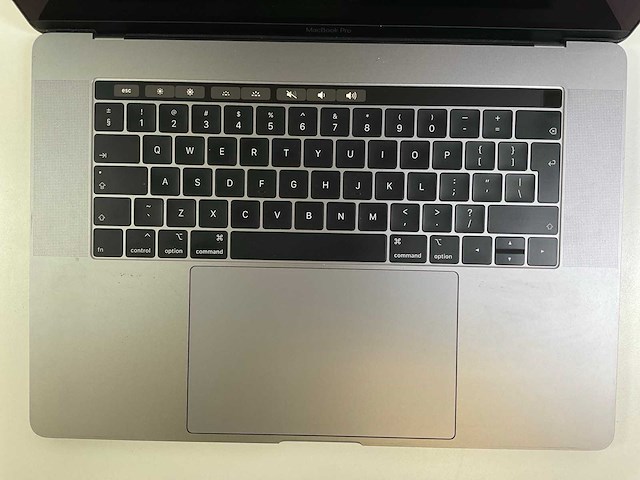 Apple macbook pro 15.4“ core(tm) i7 9th gen, 32 gb ram, 1 tb nvme, amd radeon rx 460 4gb laptop - afbeelding 4 van  7