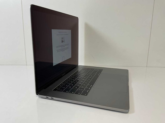 Apple macbook pro 15.4”, core(tm) i7 9th gen, 32 gb ram, 251 gb nvme, amd radeon pro 555x 4 gb laptop - afbeelding 2 van  7