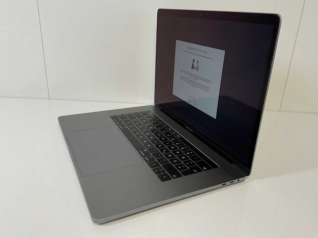 Apple macbook pro 15.4”, core(tm) i7 9th gen, 32 gb ram, 251 gb nvme, amd radeon pro 555x 4 gb laptop - afbeelding 3 van  7