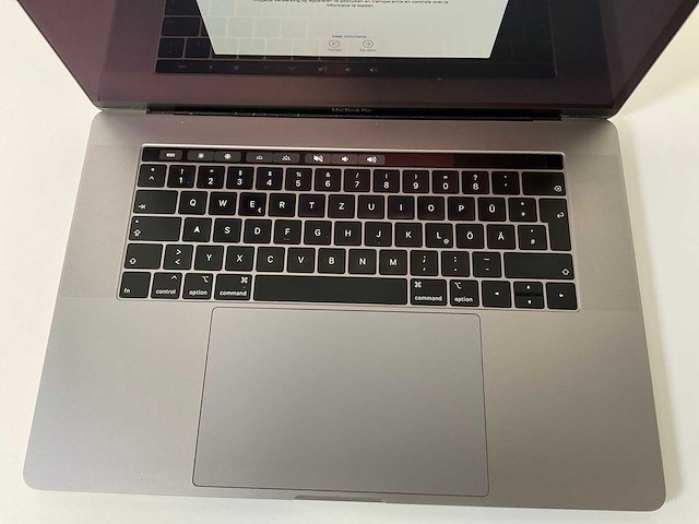 Apple macbook pro 15.4”, core(tm) i7 9th gen, 32 gb ram, 251 gb nvme, amd radeon pro 555x 4 gb laptop - afbeelding 4 van  7