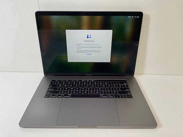 Apple macbook pro 15.4”, core(tm) i7 9th gen, 32 gb ram, 256 gb nvme, amd radeon pro 555x 4gb laptop - afbeelding 1 van  7