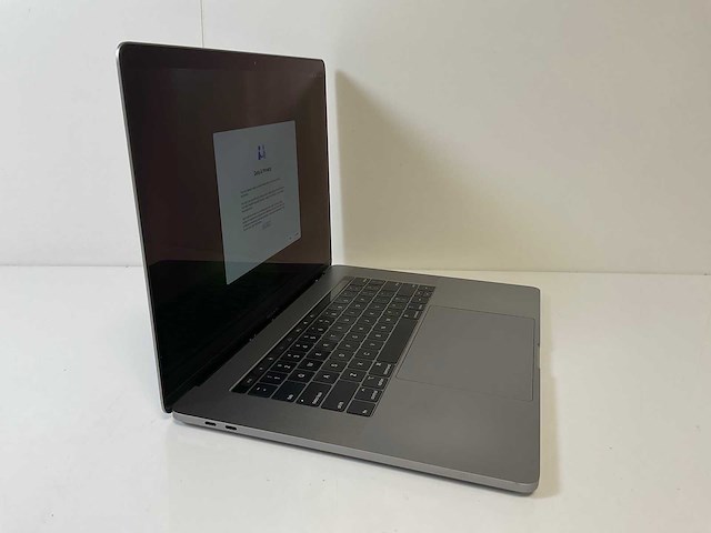 Apple macbook pro 15.4”, core(tm) i7 9th gen, 32 gb ram, 256 gb nvme, amd radeon pro 555x 4gb laptop - afbeelding 2 van  7