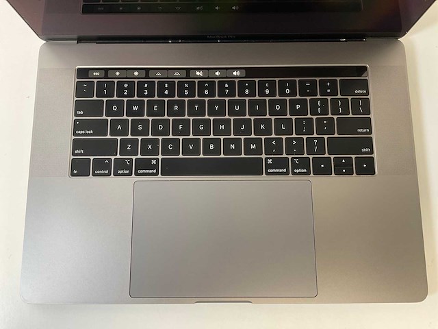Apple macbook pro 15.4”, core(tm) i7 9th gen, 32 gb ram, 256 gb nvme, amd radeon pro 555x 4gb laptop - afbeelding 4 van  7