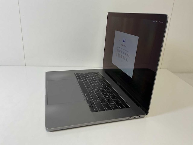 Apple macbook pro 15.4”, core(tm) i7 9th gen, 32 gb ram, 256 gb nvme, amd radeon pro 555x 4gb laptop - afbeelding 3 van  7