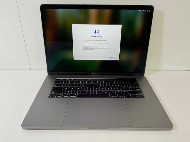 Apple macbook pro 15.4”, core(tm) i7 9th gen, 32 gb ram, 256 gb nvme, amd radeon pro 555x 4gb laptop - afbeelding 1 van  8