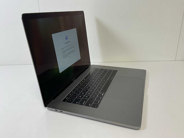 Apple macbook pro 15.4”, core(tm) i7 9th gen, 32 gb ram, 256 gb nvme, amd radeon pro 555x 4gb laptop - afbeelding 2 van  8