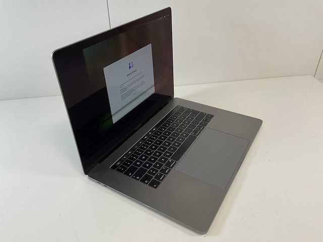 Apple macbook pro 15.4”, core(tm) i7 9th gen, 32 gb ram, 256 gb nvme laptop - afbeelding 2 van  7