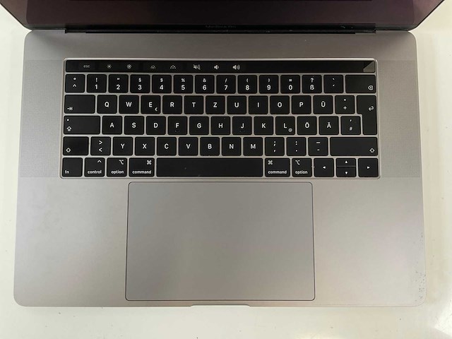 Apple macbook pro 15.4”, core(tm) i7 9th gen, 32 gb ram, 256 gb nvme laptop - afbeelding 4 van  7