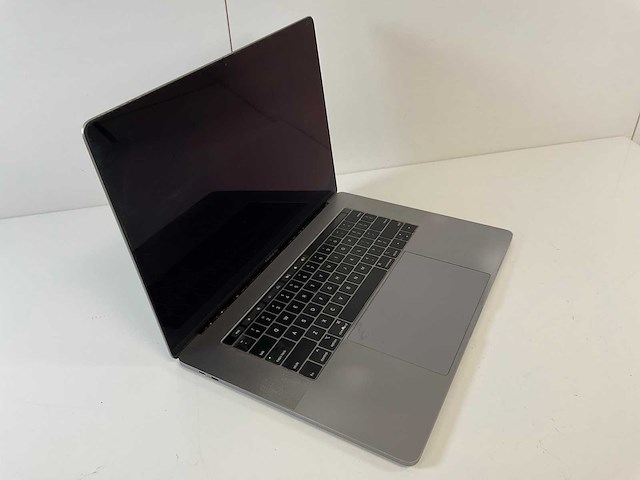 Apple macbook pro 15.4”, core(tm) i7 9th gen, 32 gb ram, 256 gb nvme laptop - afbeelding 2 van  7