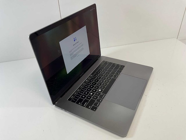 Apple macbook pro 15.4”, core(tm) i7 9th gen, 32 gb ram, 256 gb nvme laptop - afbeelding 2 van  7