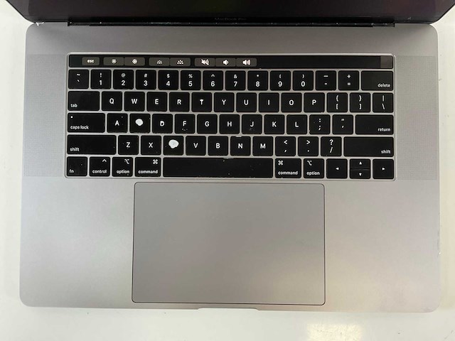 Apple macbook pro 15.4”, core(tm) i7 9th gen, 32 gb ram, 256 gb nvme laptop - afbeelding 4 van  7
