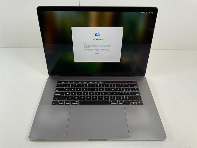 Apple macbook pro 15.4”, core(tm) i7 9th gen, 32 gb ram, 256 gb nvme laptop - afbeelding 1 van  7
